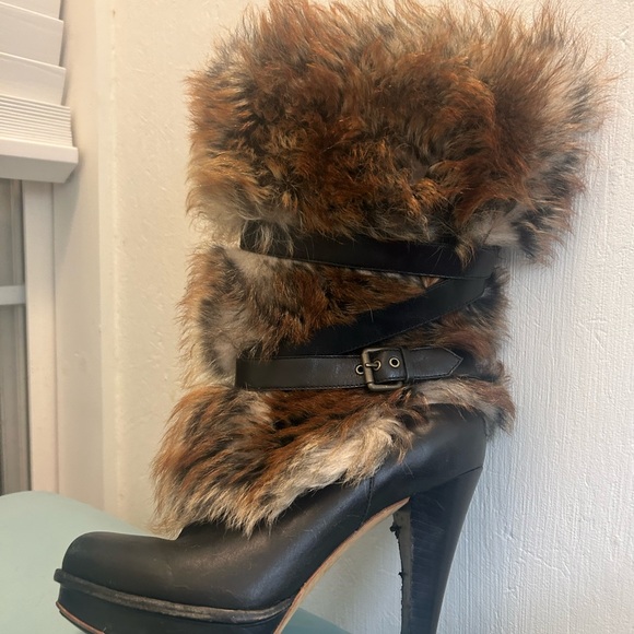 Ugg Foxley Gorgeous size 9 black platform fur boots - Picture 11 of 12